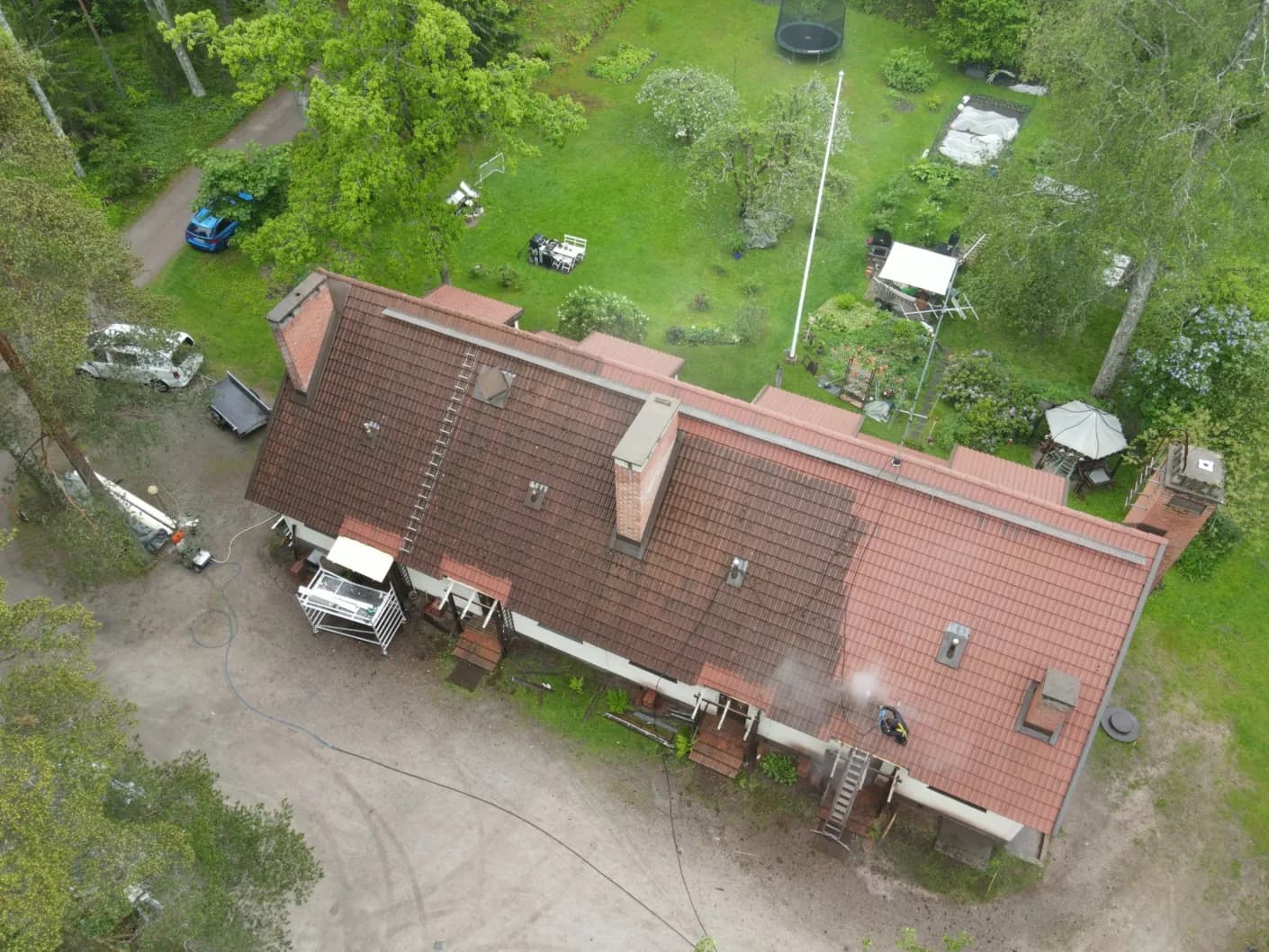 Sama ridaelamu enne tööd — pruun kivikatus mitme varjualusega